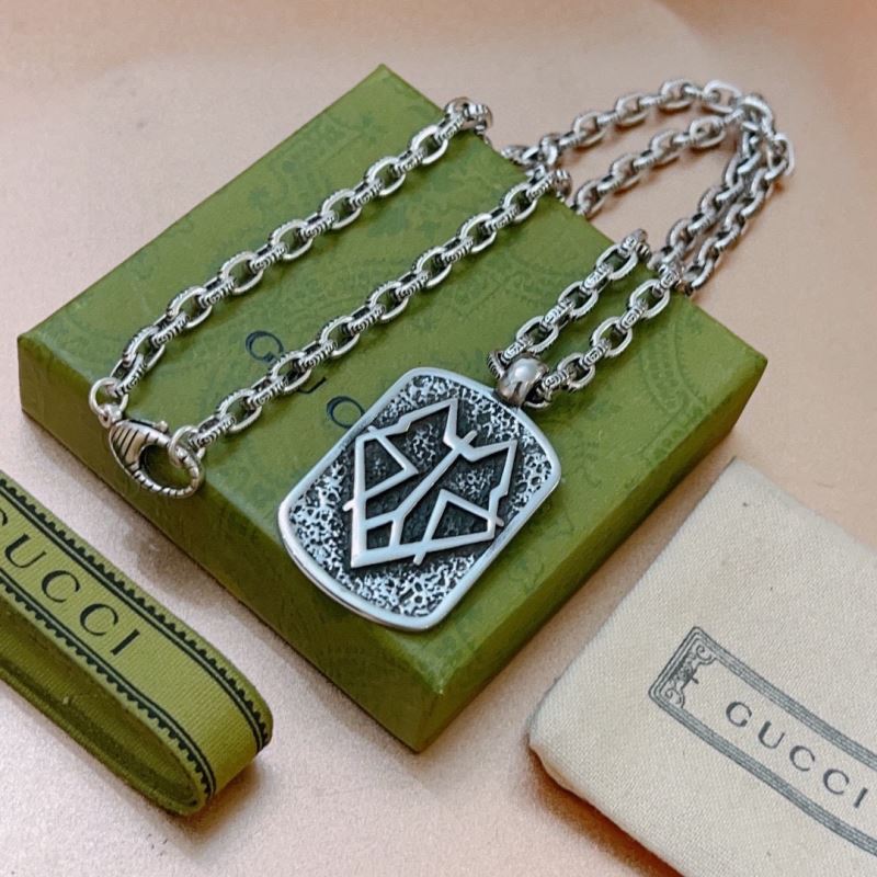 G*u*i necklaces